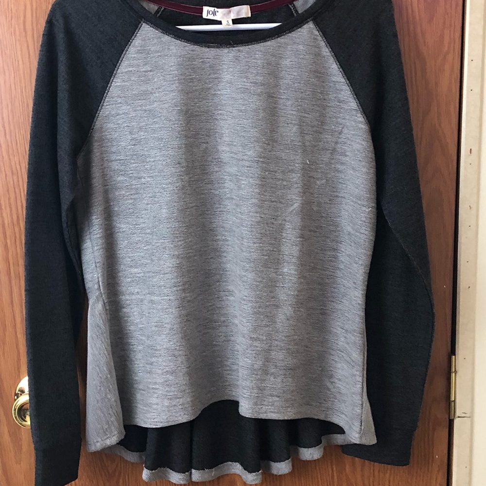 🔥🔥Jolt long sleeve tee with ruffled bottom